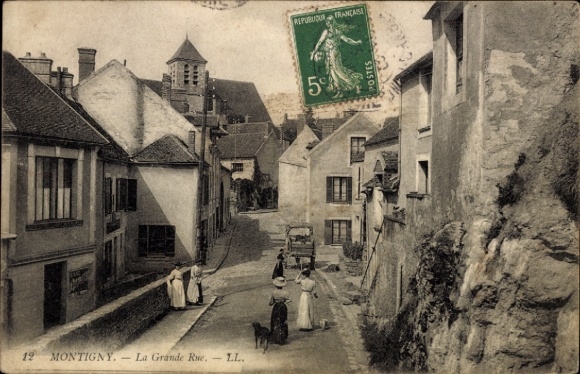Postcard Montigny sur Aube Côte-d'Or, La Grande Rue, architecture, French, women in clothing