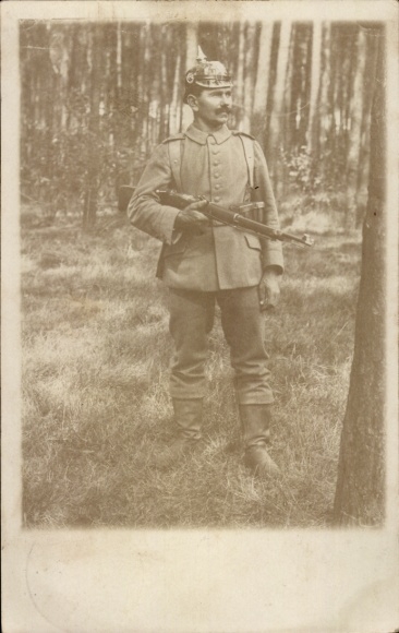 Photo Postcard Pirk Burgstein Weischlitz in Vogtland, German soldier in uniform, Pickelhaube, I WK
