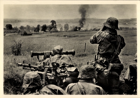 Postcard Waffen-SS, In the battle for a Soviet village, telescope, machine gun