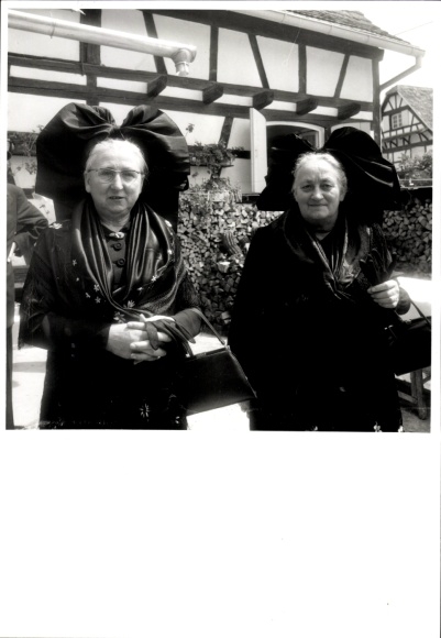 Photo of Alsatian women in traditional costume, Blaesheim, Bläsheim, Alsace, Bas Rhin, 1968