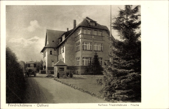 Ak Friedrichsbrunn Thale im Harz, Kurhaus  schöne Architektur, umgeben von Bäumen,  Atmosphäre