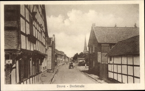 Ak Drove Kreuzau in Noordrijn-Westfalen, Dorfstrasse, vakwerkhuizen, kerktoren