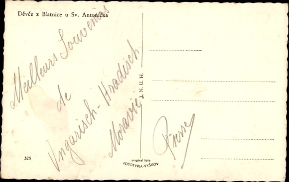 Postcard Kroie z moravskeho Slovacka, Slovakian from Moravia in folk costume