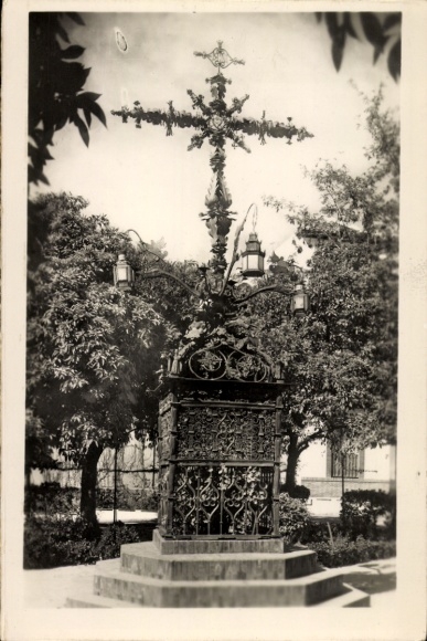 Postcard Barrio de Santa Cruz Sevilla Andalusia, cross with lanterns, trees in the background, black and white