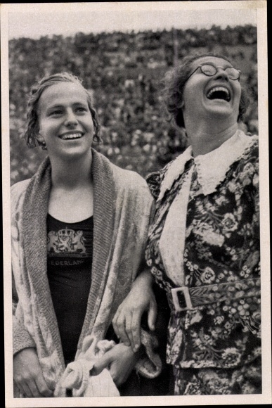 Collection picture Olympia 1936, swimmer Dina Senff and her trainer
