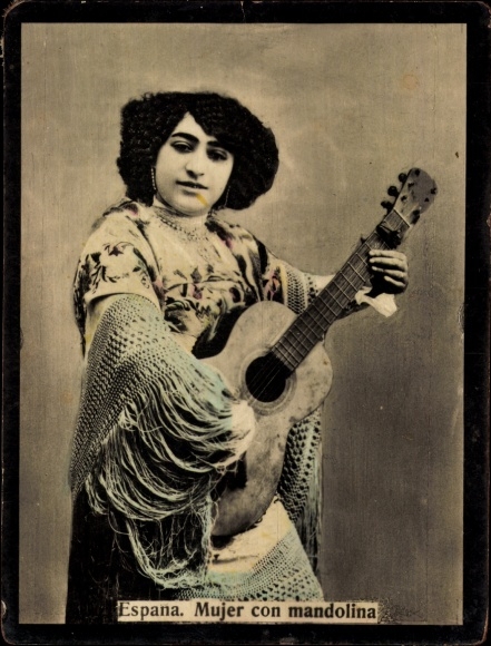 Photo Spain, Mujer con mandolina, woman in costume with guitar