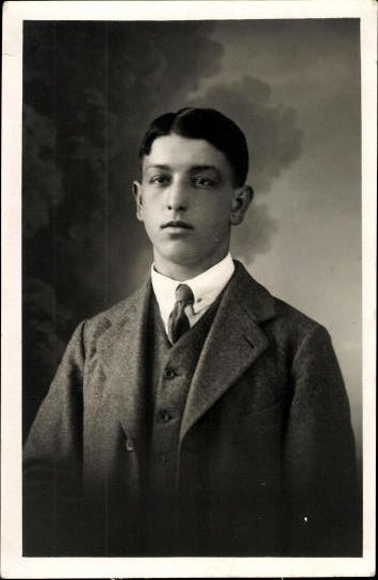 10 old photo PC men, various motifs