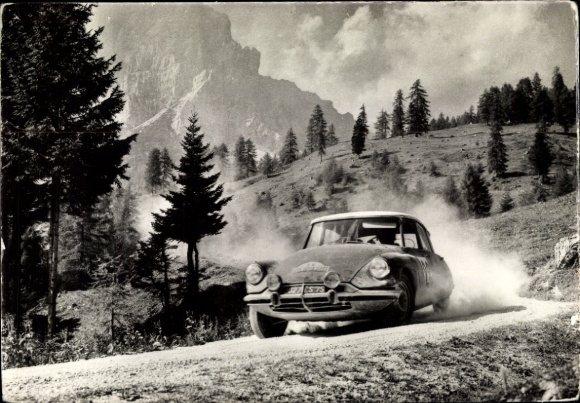 Citroen ID 19 van mevrouw Bouchet-Kissel in de Dolomieten, marathon Luik-Sofia-Luik 1962