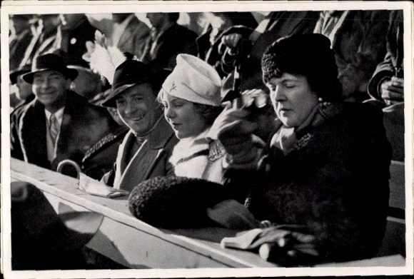 Collector's picture 1936 Olympics, Sonja Henie as a spectator during pair skating Maxie Herber, Ernst Baier
