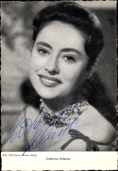 Postcard actress and singer Caterina Valente, portrait, autograph