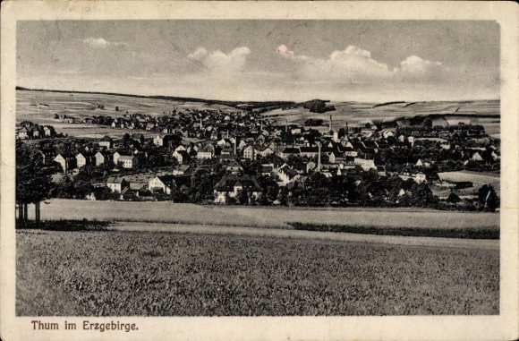 Ak Thum im Erzgebirge Sachsen, Thum im Erzgebirge, Landschaft mit Häusern und Feldern