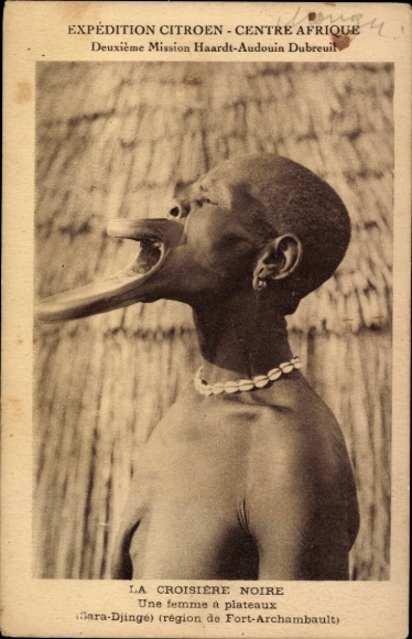 Postcard La Croisiere Noire, Une femme a plateaux, Expedition Citroen, Center Afrique