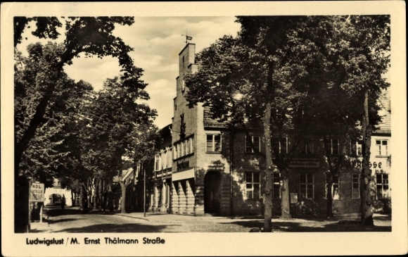 Postcard Ludwigslust in Mecklenburg, Ernst Thälmann Strasse