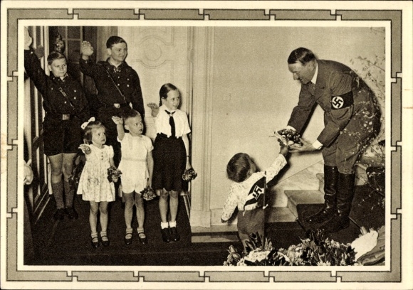 Ganzsachen Ak Kinder begrüßen Adolf Hitler, Blumenstrauß, Propaganda, Hitlerjugend, BDM