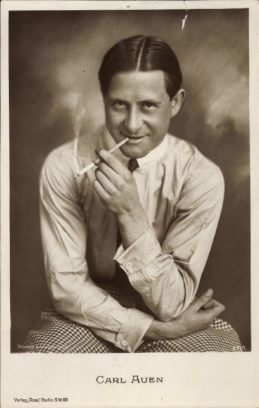 Postcard actor Carl Auen, portrait with cigarette