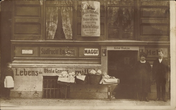 Foto Ak Berlin Kreuzberg, Mariannenstraße 28, Schuhmacher Wilhelm Schlegel, Geschäft Gertrud Kladena