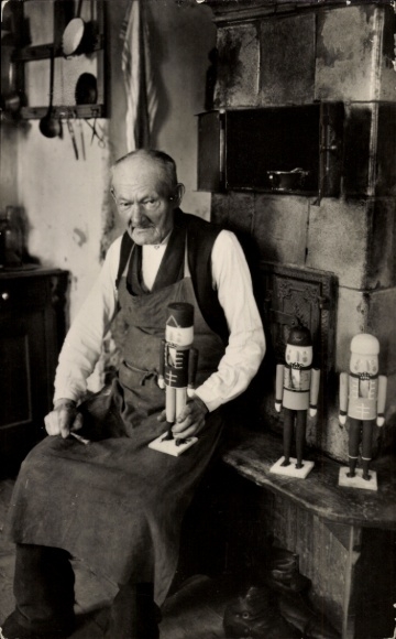 Postcard Seiffen in the Erzgebirge, nutcracker manufacturer Wilhelm Füchtner