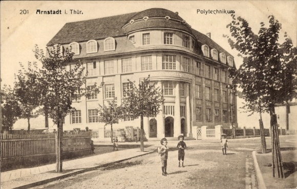 Ak Arnstadt in Thüringen, Polytechnikum, Gebäude, Kinder, Bäume, Straße,  Aufnahme