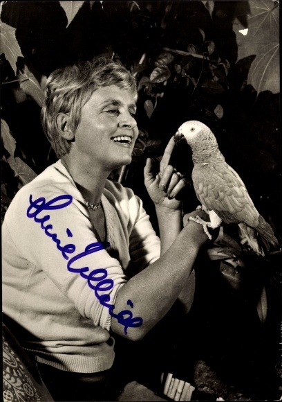 Postcard actress Luise Ullrich, portrait with parrot, autograph