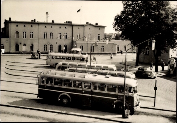 Ak Fürstenwalde an der Spree, Bahnhof, Busse
