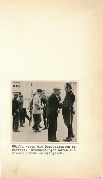 Foto Schutzpolizei, Durchsuchungen, Demonstranten