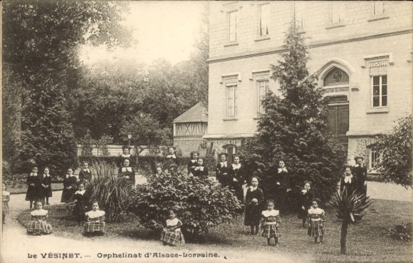 Ak Le Vésinet Yvelines, Asile National, Waisenhaus von Elsass-Lothringen, Straßenansicht mit e...