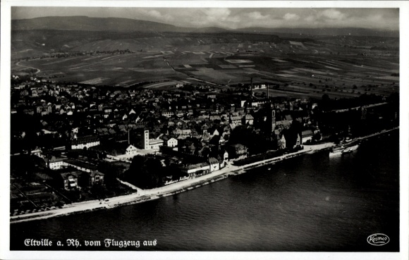 Ak Eltville am Rhein Hessen, Luftaufnahme von Eltville, Fluss, Stadtansicht, 20. Jahrhundert
