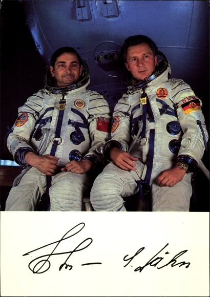 White Cosmonaut Valery Fjodorovitsch Bykowski, Sigmund Jahn, Portrait, DDR