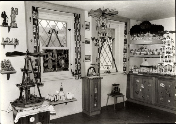PC Mauersberg Großrückerswalde in the Ore Mountains, gingerbread room, Christmas pyramids