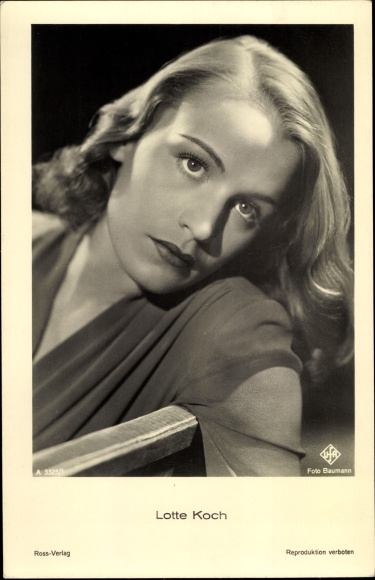 Postcard actress Lotte Koch, portrait