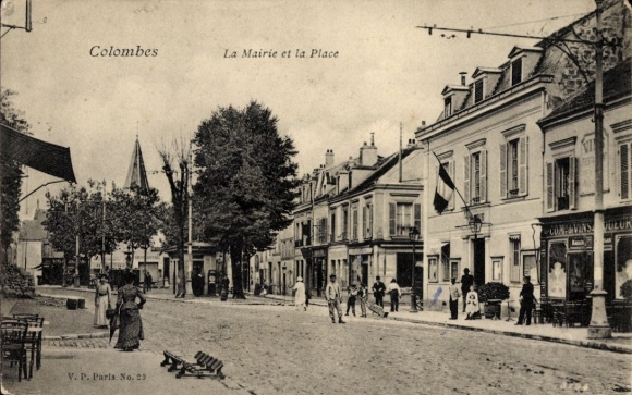 Postcard Colombes Hauts de Seine, front view of a street, town hall and square, trees, people, houses