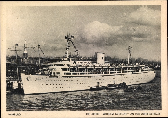 Ansichtkaart Hamburg midden St. Pauli, KdF schip Wilhelm Gustloff aan de Überseebrücke