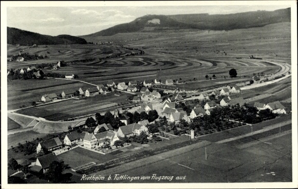 Ak Rietheim Weilheim Schwäbische Alb, Landschaft, Flugaufnahme, Gebäude, Gasthof, ländliche Umgeb