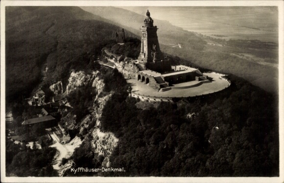 Ak Steinthaleben Kyffhäuserland in Thüringen, Kyffhäuser, Kaiser Wilhelm Denkmal, Fliegeraufnahme