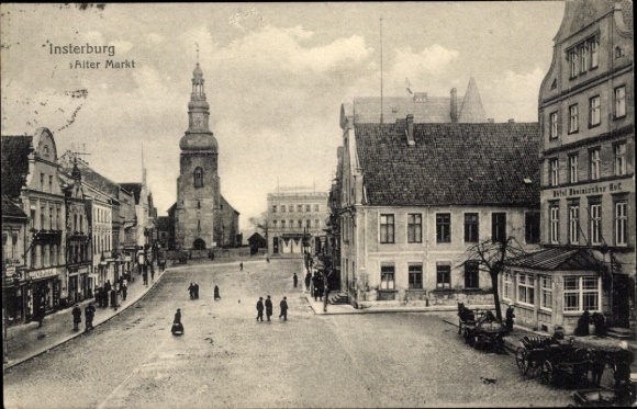 Ak Tschernjachowsk Insterburg Ostpreußen, Alter Markt, Kirchturm, historische Architektur, Men...