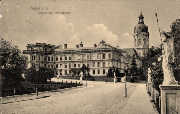 KP Neustrelitz w Meklemburgii, Pałac Wielkiego Księcia