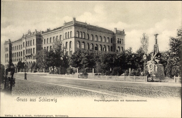 Ak Schleswig op de Schlei, overheidsgebouw, kanonmonument, groeten uit Sleeswijk