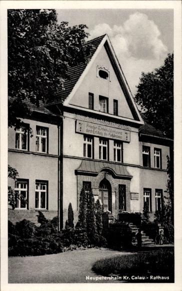 Ak Neupetershain in Neder-Lausitz, gemeentehuis