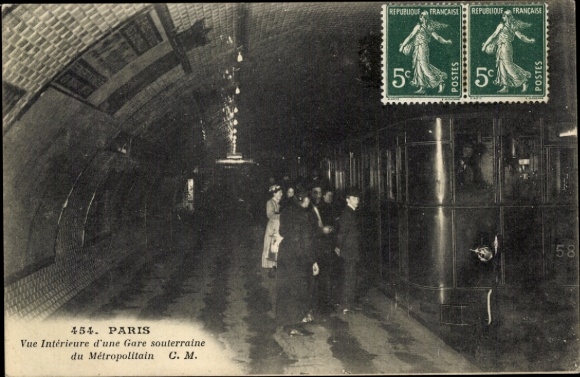Postcard Paris, subway, interior view of a Metropolitain subway station