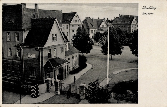 Ak Eilenburg an der Mulde Sachsen, Straßenpartie mit Blick auf die Kaserne, Eingang, Wache