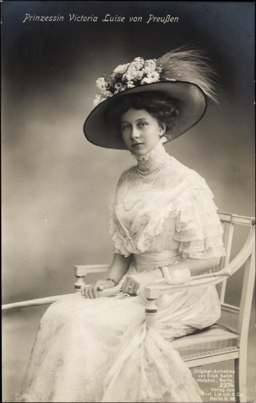 Ak Prinzessin Victoria Luise von Preußen, Sitzportrait mit Hut
