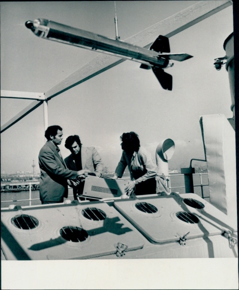 Photo Telman Nisamow, Elkhan Badalbeili, Godzhaliew, testing a hydrolocator, June 1979