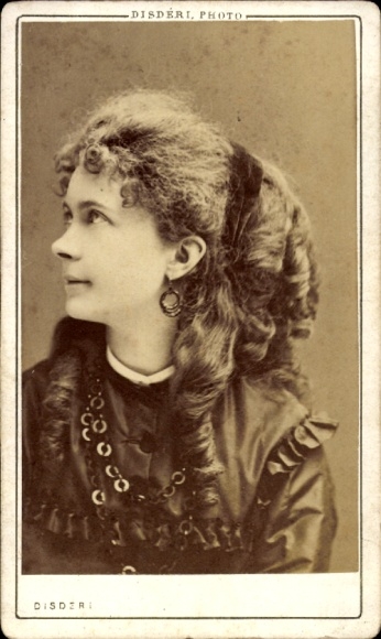 CdV portrait of a Woman in Profile, Curls, Necklaces