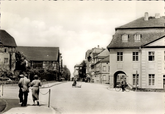 Ak Bad Köstritz in Thüringen, Straße, Gebäude, Spaziergänger, Fahrradfahrer, Bäume