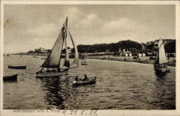 Ak Wyk auf Föhr Nordfriesland, Nordseebad, Segelboote, Strand, Gebäude im Hintergrund
