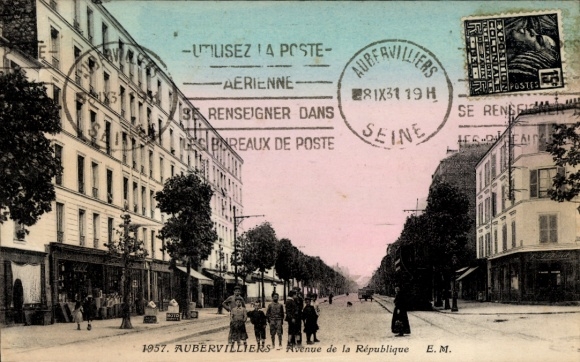 Ak Aubervilliers Seine Saint Denis,  von  Avenue de la République, Menschen auf der Straße
