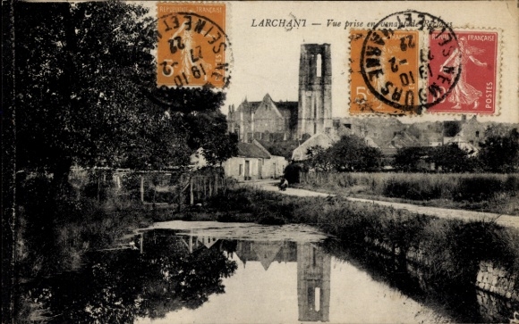 Postcard Larchant Seine-et-Marne, view at the sale of recloses