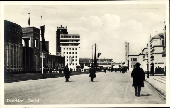 Ak Düsseldorf, straatbeeld met voorbijgangers, tentoonstelling Gesolei