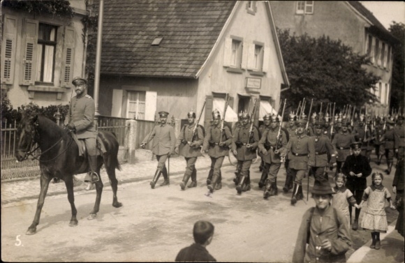 Photo Postcard Achern in Baden Black Forest, marching soldiers company
