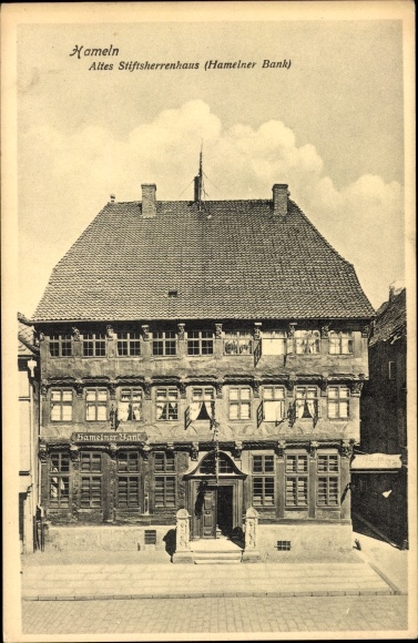 Postcard Hamelin on the Weser Lower Saxony, old monastery house, Hamelin bank